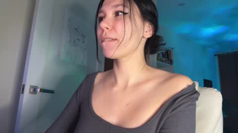 pinkdollylovv online show from 10.27.25