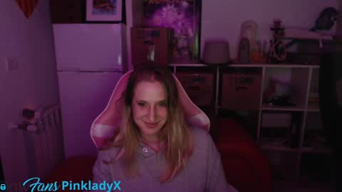 Snapshot of pinkladyx2 chatting on 01.10.25 pinkladyx2 online show from 01.10.25