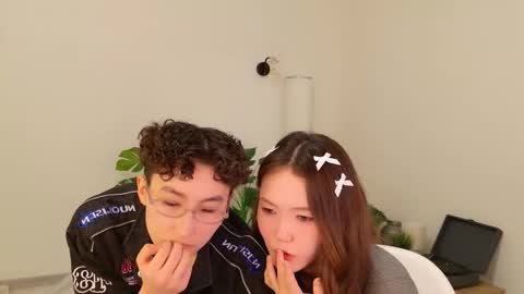 Snapshot of pinktwinss chatting on 03.26.26 Li long hair and Rude short hair online show from 03.26.26