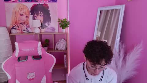 Snapshot of pinktwinss chatting on 03.29.26 Li long hair and Rude short hair online show from 03.29.26