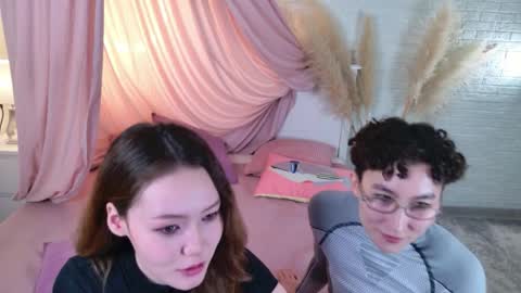 Snapshot of pinktwinss chatting on 04.03.26 Li long hair and Rude short hair online show from 04.03.26