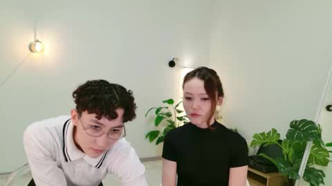 Snapshot of pinktwinss chatting on 04.04.26 Li long hair and Rude short hair online show from 04.04.26