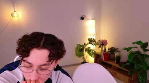 Snapshot of pinktwinss chatting on 04.10.26 Li long hair and Rude short hair online show from 04.10.26