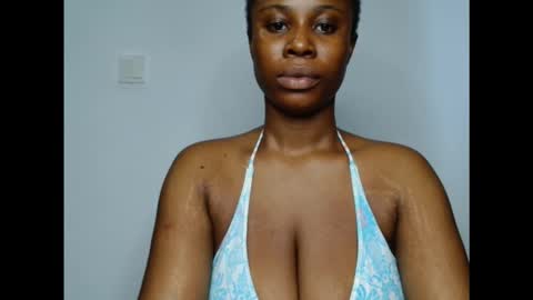 Snapshot of pinkxsugar chatting on 10.12.25 pinkxsugar online show from 10.12.25