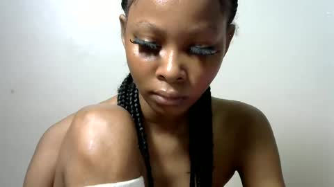 Snapshot of pinky_lov chatting on 02.15.25 pinky_lov online show from 02.15.25