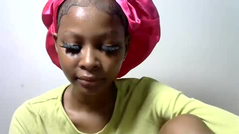 Snapshot of pinky_lov chatting on 02.17.25 pinky_lov online show from 02.17.25