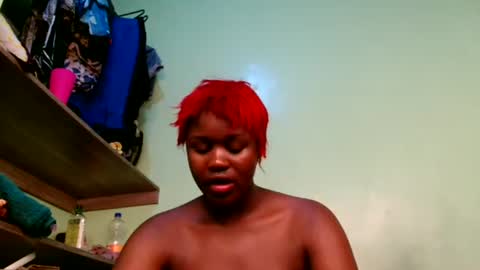 Snapshot of pinkylips_ebony chatting on 06.17.26 pinky online show from 06.17.26