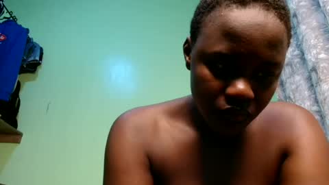 Snapshot of pinkylips_ebony chatting on 06.27.26 pinky online show from 06.27.26