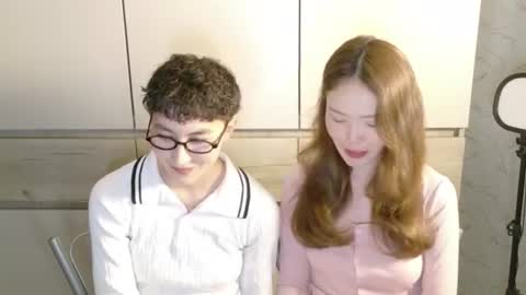Li long hair and Ru short hair online show from 06.12.26