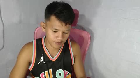 Snapshot of pinoy_palaeutxxx chatting on 04.01.26 roy online show from 04.01.26