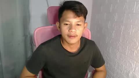 Snapshot of pinoy_palaeutxxx chatting on 04.12.26 roy online show from 04.12.26