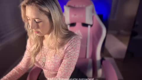 Snapshot of piperisyourho chatting on 03.10.25 Piperisyourho online show from 03.10.25