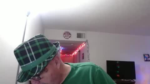 Snapshot of pipewizard chatting on 12.01.24 pipewizard online show from 12.01.24