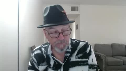 Snapshot of pipewizard chatting on 09.11.25 pipewizard online show from 09.11.25