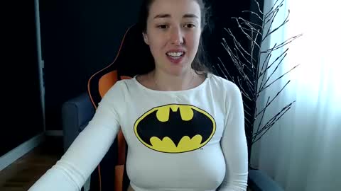 piscesgirl06 online show from 01.21.25