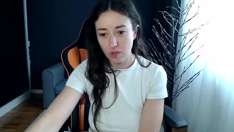 piscesgirl06 online show from 01.23.25