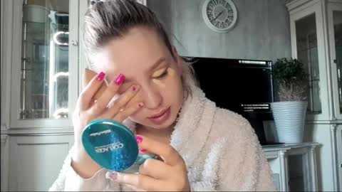 Caroline online show from 04.02.26