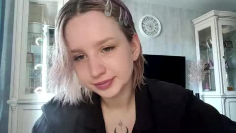 Caroline online show from 04.11.26