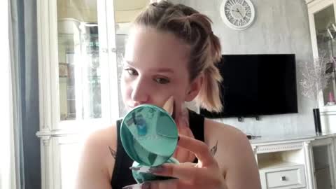 Caroline online show from 04.16.26