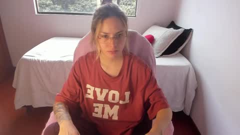 Snapshot of pixiedaemon chatting on 04.18.26 pixie online show from 04.18.26