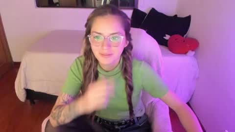 Snapshot of pixiedaemon chatting on 05.16.26 pixie online show from 05.16.26