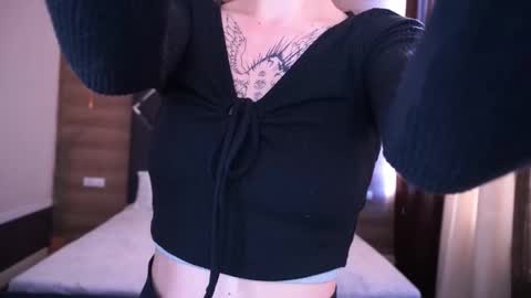 Snapshot of pixiepeachh chatting on 09.26.25 pixiepeachh online show from 09.26.25