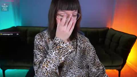 Snapshot of pixiepeachh chatting on 10.11.25 pixiepeachh online show from 10.11.25