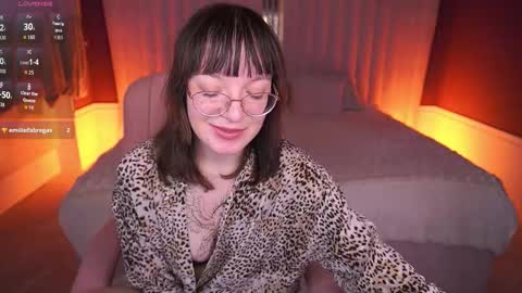 Snapshot of pixiepeachh chatting on 10.29.25 pixiepeachh online show from 10.29.25