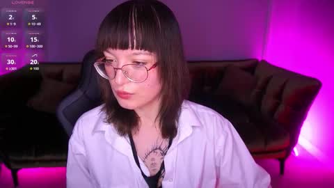 Snapshot of pixiepeachh chatting on 11.04.25 pixiepeachh online show from 11.04.25