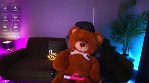 Snapshot of pixiepeachh chatting on 12.17.25 pixiepeachh online show from 12.17.25