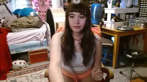 Snapshot of pixinun chatting on 05.07.26 Izzy online show from 05.07.26