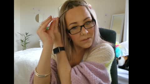 Lynn online show from 12.04.24