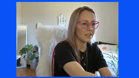 Lynn online show from 02.12.25