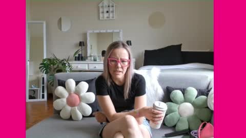 Lynn online show from 03.07.25