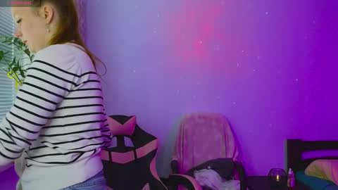 Snapshot of playful_mary chatting on 05.29.26 Masha online show from 05.29.26