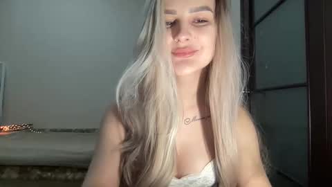 Mia online show from 10.10.25