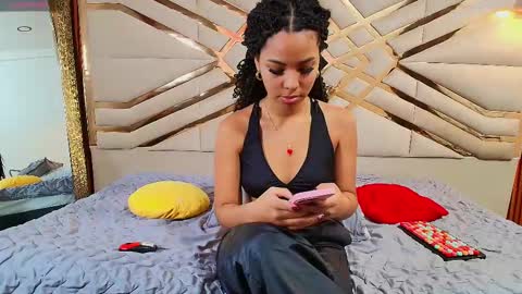 Snapshot of playfuljust_18 chatting on 02.21.25 SAMARA online show from 02.21.25