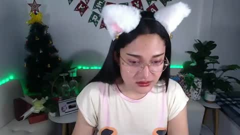 Snapshot of ploysaithailand chatting on 12.16.24 Ploysai online show from 12.16.24