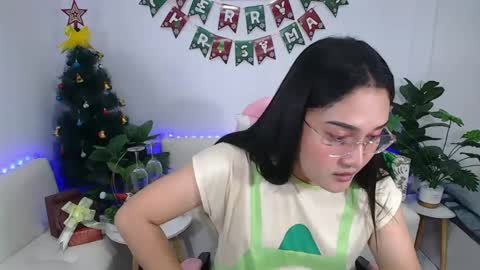 Snapshot of ploysaithailand chatting on 12.19.24 Ploysai online show from 12.19.24