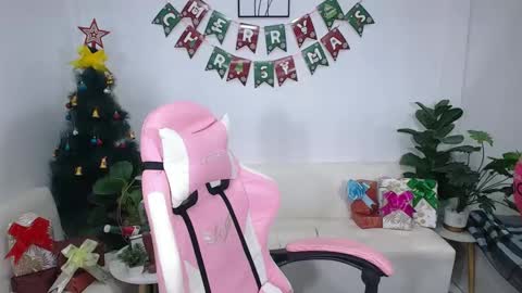 Snapshot of ploysaithailand chatting on 12.24.24 Ploysai online show from 12.24.24
