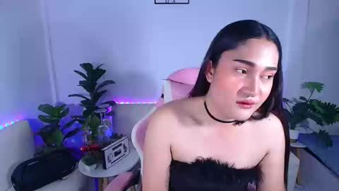 Snapshot of ploysaithailand chatting on 10.04.25 Ploysai online show from 10.04.25