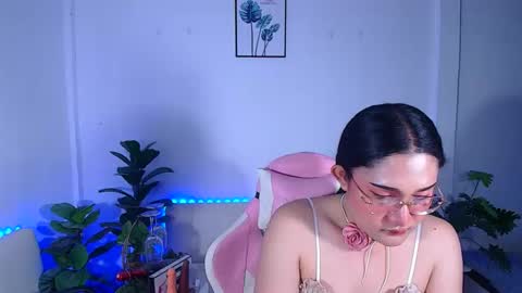 Ploysai online show from 10.17.25