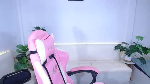 Ploysai online show from 11.03.25