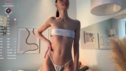 Amelie online show from 04.04.26