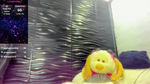 Snapshot of pocahontas_d chatting on 12.03.25 catalina online show from 12.03.25