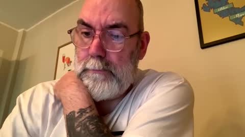 Snapshot of poeticdaddy chatting on 10.17.25 poeticdaddy online show from 10.17.25