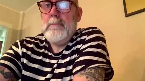 Snapshot of poeticdaddy chatting on 10.24.25 poeticdaddy online show from 10.24.25