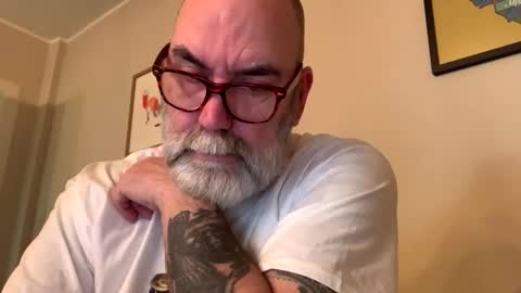 Snapshot of poeticdaddy chatting on 10.29.25 poeticdaddy online show from 10.29.25