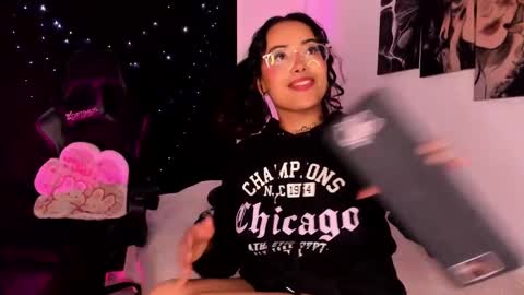 Willow                      Hours 12pm to 630pm Colombian time FRIDAY AND SUNDAY FREE DAYS online show from 01.08.25