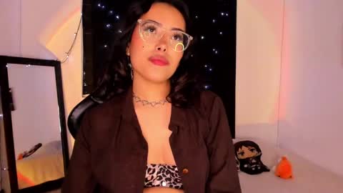 Willow                      Hours 12pm to 630pm Colombian time FRIDAY AND SUNDAY FREE DAYS online show from 01.23.25